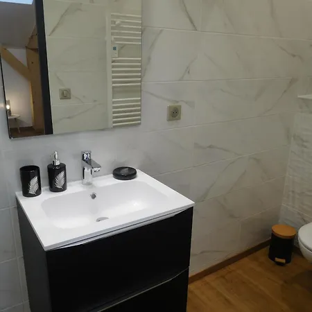 בית נופש Espace De Detente A Avec Et Jacuzzi - Fr-1-611-115 קולומבי-לה-דו-אגליז