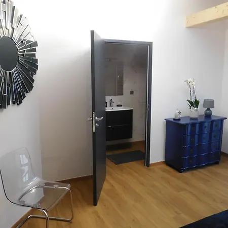 Espace De Detente A Avec Et Jacuzzi - Fr-1-611-115